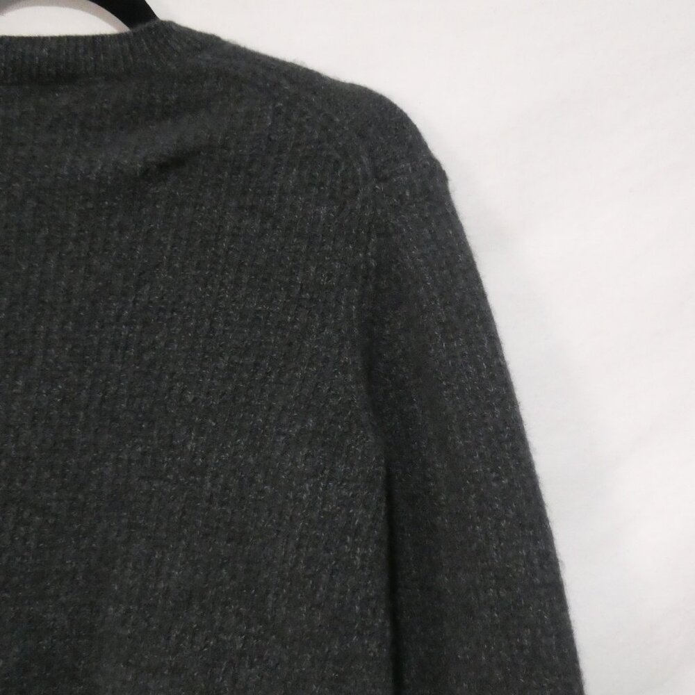 VINCE | medium | Classic Grey Soft Crew Neck Cashmere Sweater - Picture 11 of 14